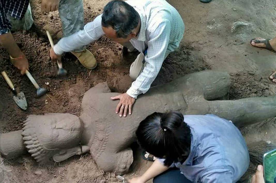 Arkeologlar bile şaştı kaldı: Şaşırtıcı derecede iyi durumdalar! Koruma altındaki kum taşı heykellerinin yenileri bulundu 4